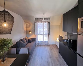 Tierra Boutique, Tierra Suites y Tierra Valles Apartamentos - Biescas - Pokój dzienny