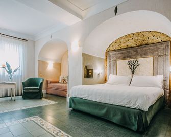 Costantinopoli 104 - Naples - Bedroom