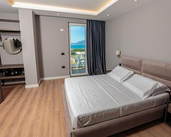 Real Hotel - Vlorë - Ložnice