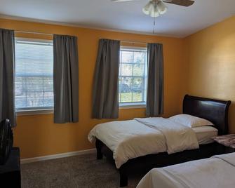 Close to Airport and Store - Kenner