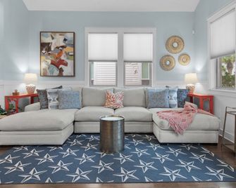 Close to Dining & Shopping; 1-floor Cottage; Community Pool - Seagrove Beach - Sala de estar