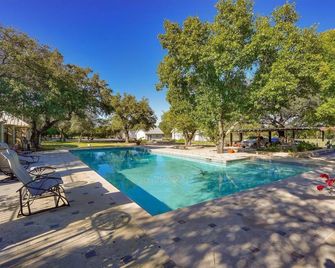 Little 'G' Cottage on the Farm - Lampasas - Piscina