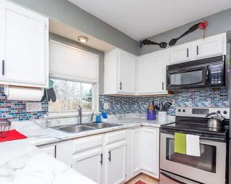 20min To International Airport! 10min To Pnc Music! Wifi - Charlotte - Kitchen