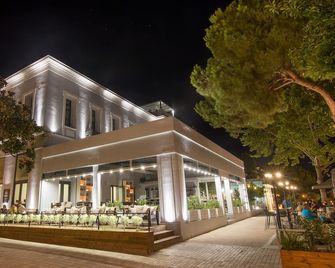 Panellinion Luxury Rooms - Kalamata - Gebäude
