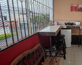 San Jose House 2 km from the center of San José - San José - Cocina