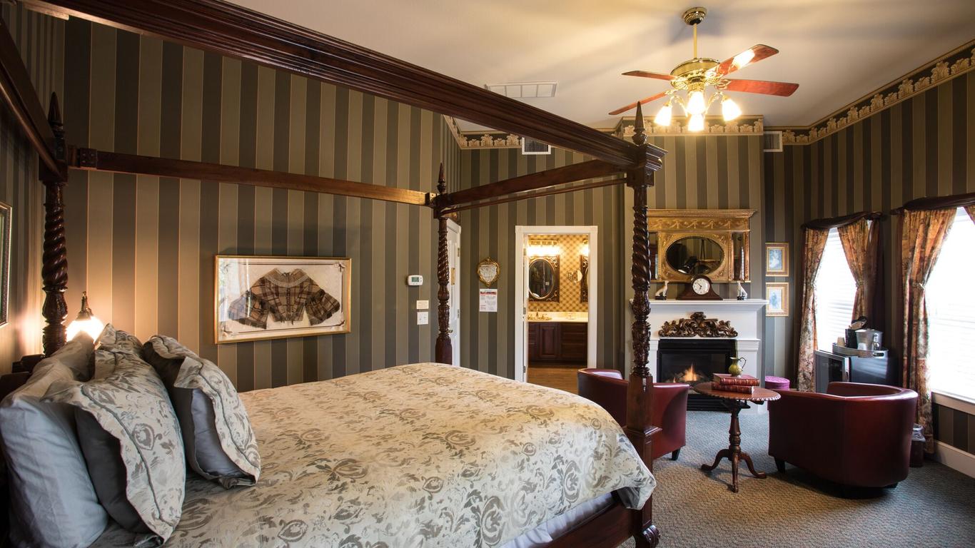 Gruene River Hotel & Retreat