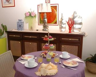 埃爾維亞酒店 - 利尼亞諾薩比亞多羅 - 餐廳