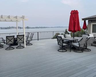 Charming 4 Bedroom with spectacular views of Moses Lake! - Moses Lake - Balcony