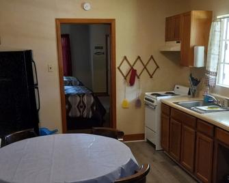 Cottage on Petit Jean Mountain! - Morrilton - Kitchen