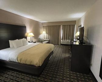 Quality Inn & Suites Cincinnati Downtown Area - סינסינטי - חדר שינה