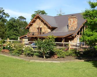 A rustic stone cottage on an estate close to the Texas State Railroad. - Palestine - Building