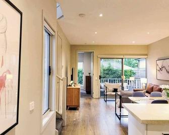 Heart of Healesville - Yarra Valley, Rural Victoria - Healesville - Living room