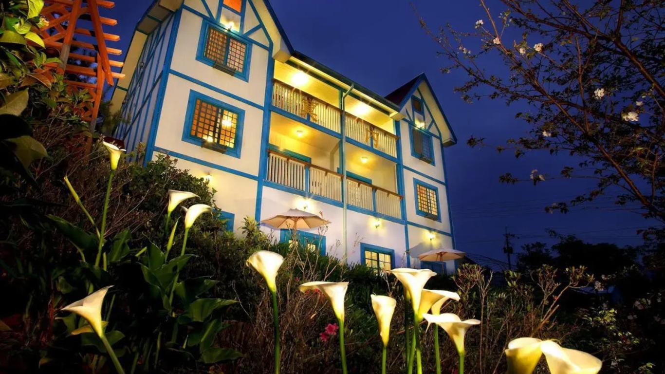 مون جاردن ريزورت