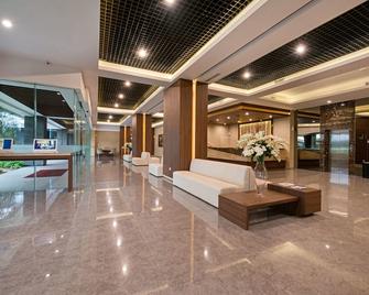 جراند ويز هوتل بوينز سيماتوبانج جاكرتا - اعتماد CHSE - جاكرتا - ردهة