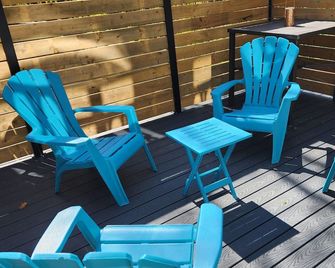 Newly renovated vacation rental! 20 minutes to Algonquin. Stay & play in Muskoka - Huntsville - Patio