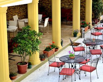 Hotel Chveni Ezo - Kobuleti - Patio