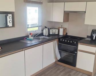Trecco Bay Porthcawl 2-Bed Caravan Sleeps 6 - Porthcawl - Küche