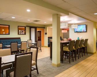 Danville Delight: Cozy Stay with Complimentary Breakfast & Free WiFi - Danville - Restaurace