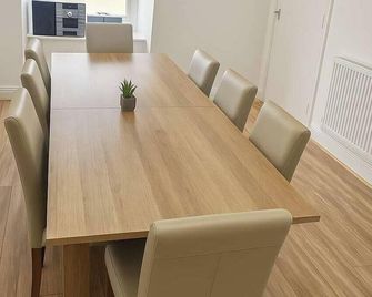 5 beds -Spacious 4-Bedroom Retreat in the Heart of Churchill- Ideal for contractors and work stays - Churchill
