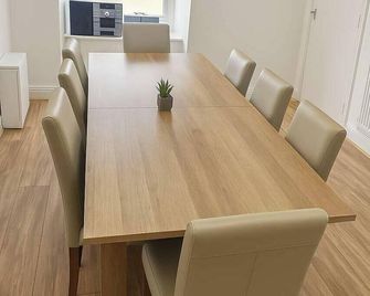 5 beds -Spacious 4-Bedroom Retreat in the Heart of Churchill- Ideal for contractors and work stays - Churchill