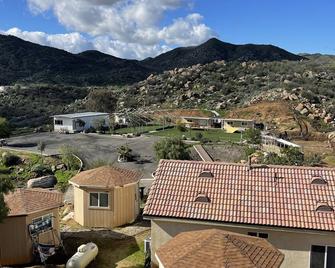 Affordable guest house - Perris