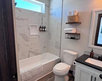 Family friendly spacious 4-bedroom house in charming Pinedale - Pinedale