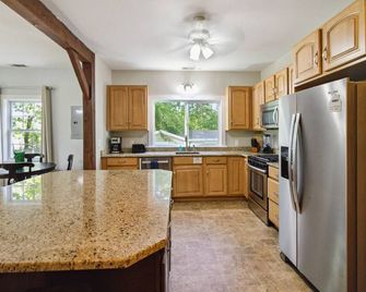 Quiet Country Farmhouse - Suwanee - Kitchen