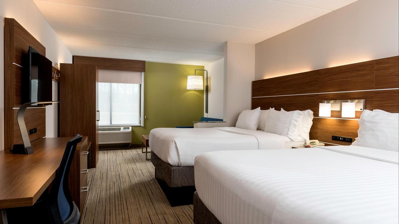 Holiday Inn Express & Suites Charlotte Arpt-Belmont by IHG