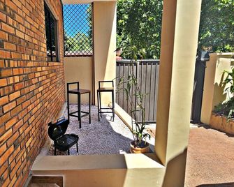 Casa estilo americano cerca del Shopping Mariscal con 2 garajes y WiFi - Asuncion - Balcony