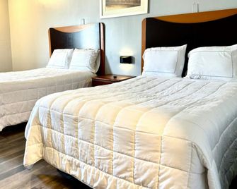 Highlander Inn Cleveland Beachwood Near I-480 - North Randall - Soveværelse