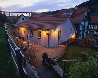 Ferienwohnung - Zum alten Fritz - Suhl, 2 Schlafzimmer, 2 Terrassen - Suhl - Building
