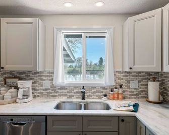 The Pacific Northwest House near Salem, OR - Salem - Kitchen