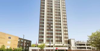 Ramada Hotel & Suites by Wyndham Coventry - Coventry