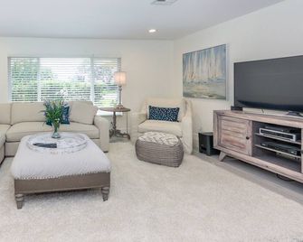 Newly Renovated Pool Home on Golf Course - Tequesta - Sala de estar