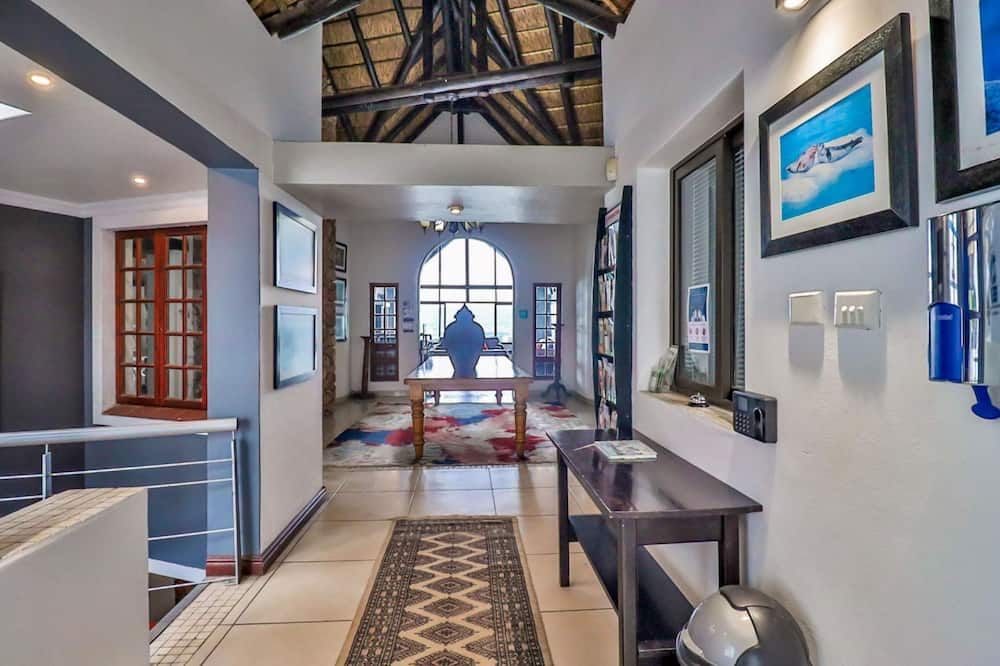 Galagos Lodge - Hartbeespoort - Building