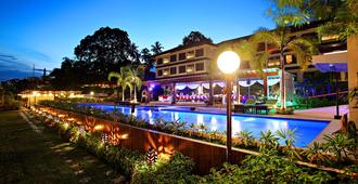 Hotel Tropika - Davao City