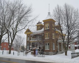 Le 100 St-Laurent - Louiseville - Building