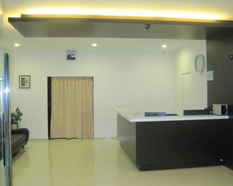 One Home Hotel - Batang Kali - Front desk