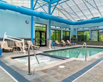 Holiday Inn Express & Suites Southfield - Southfield - Piscine