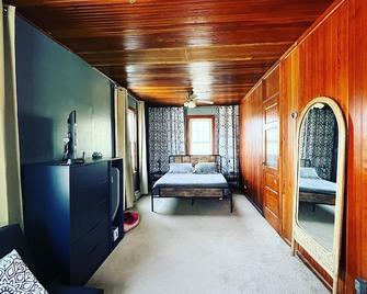 The Boro Bungalow - Ellenville - Bedroom