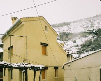 Cottage in the tourist route nestled in the sickle of the Huecar River - Cuenca - Edificio