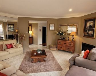 Malibu - a Luxurious Brisbane Waterfront Home - 레드랜드 베이 - 거실