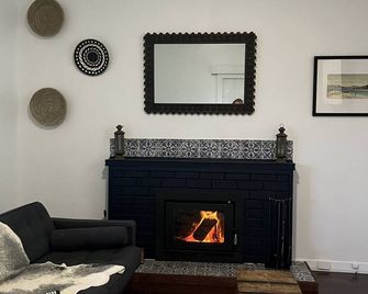 Recently renovated Beach house Close walk to shops, pubs and beach. - Augusta