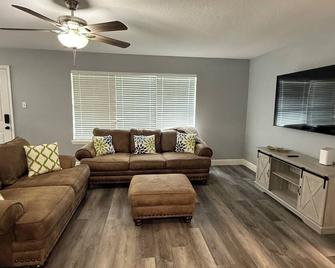 Southern Retreat - Angleton - Wohnzimmer