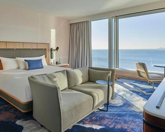 Sable At Navy Pier Chicago, Curio Collection By Hilton - Chicago - Bedroom