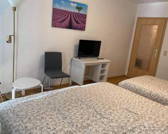 Beste Lage in Rostock: 2-Zimmerwohnung mit Balkon im 1.OG - Rostock - Soverom