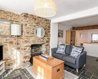 Bumblebee Cottage - Salcombe - Living room