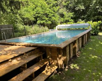 La Grangette En Bourgogne - Dennevy - Piscina