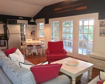 Ocracoke Island: Beautiful cottage in the village - Ocracoke - Sala de estar