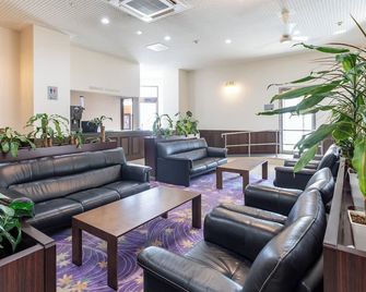 Awaikeda Ekimae Hotel Eleven - Miyoshi - Salónek